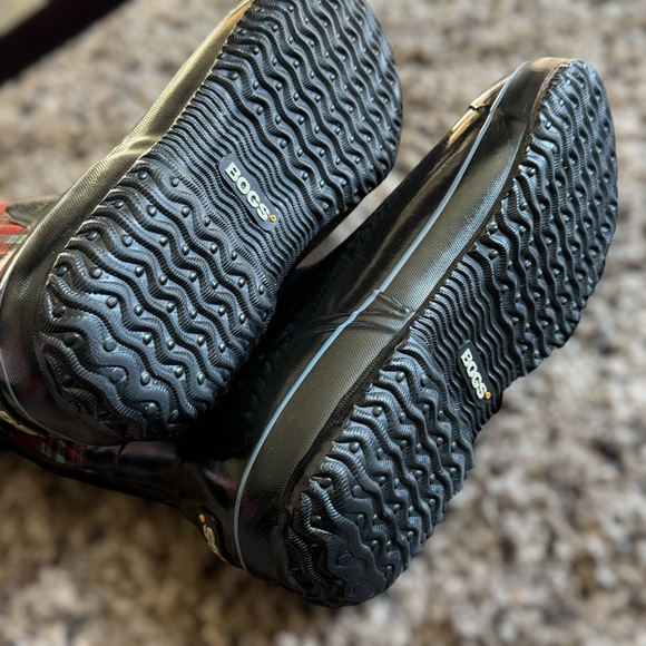 BOGS Winter Plaid Mid Black and Red Boots Size 10 Women - Picture 9 of 11